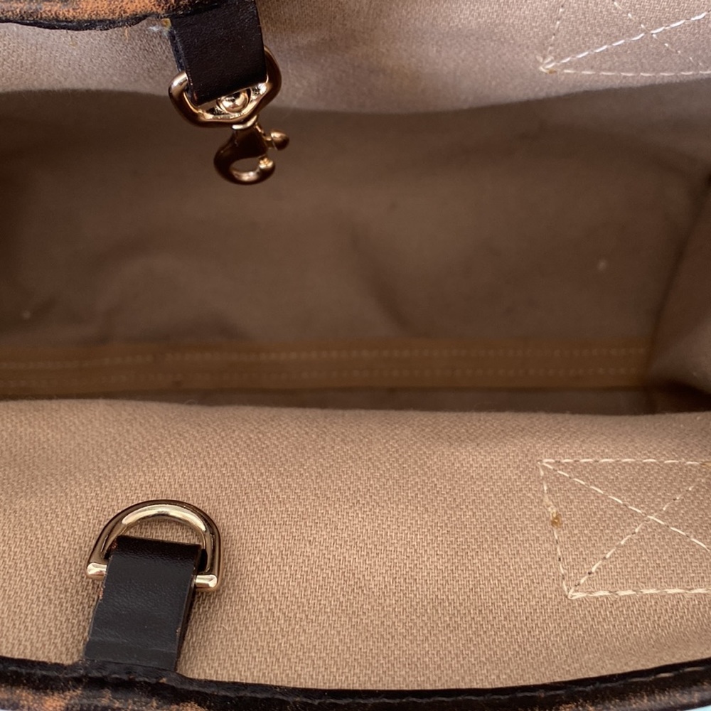Dooney and Bourke handbag - Picture 2 of 4